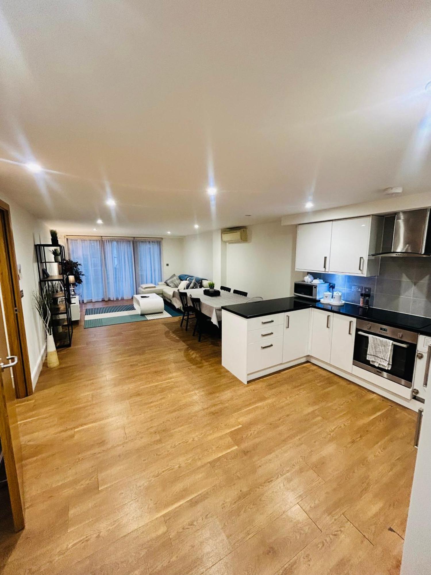 Modern 2 Bed 2 Bath Apartment With Outdoor Space Hyde Park Londen Buitenkant foto