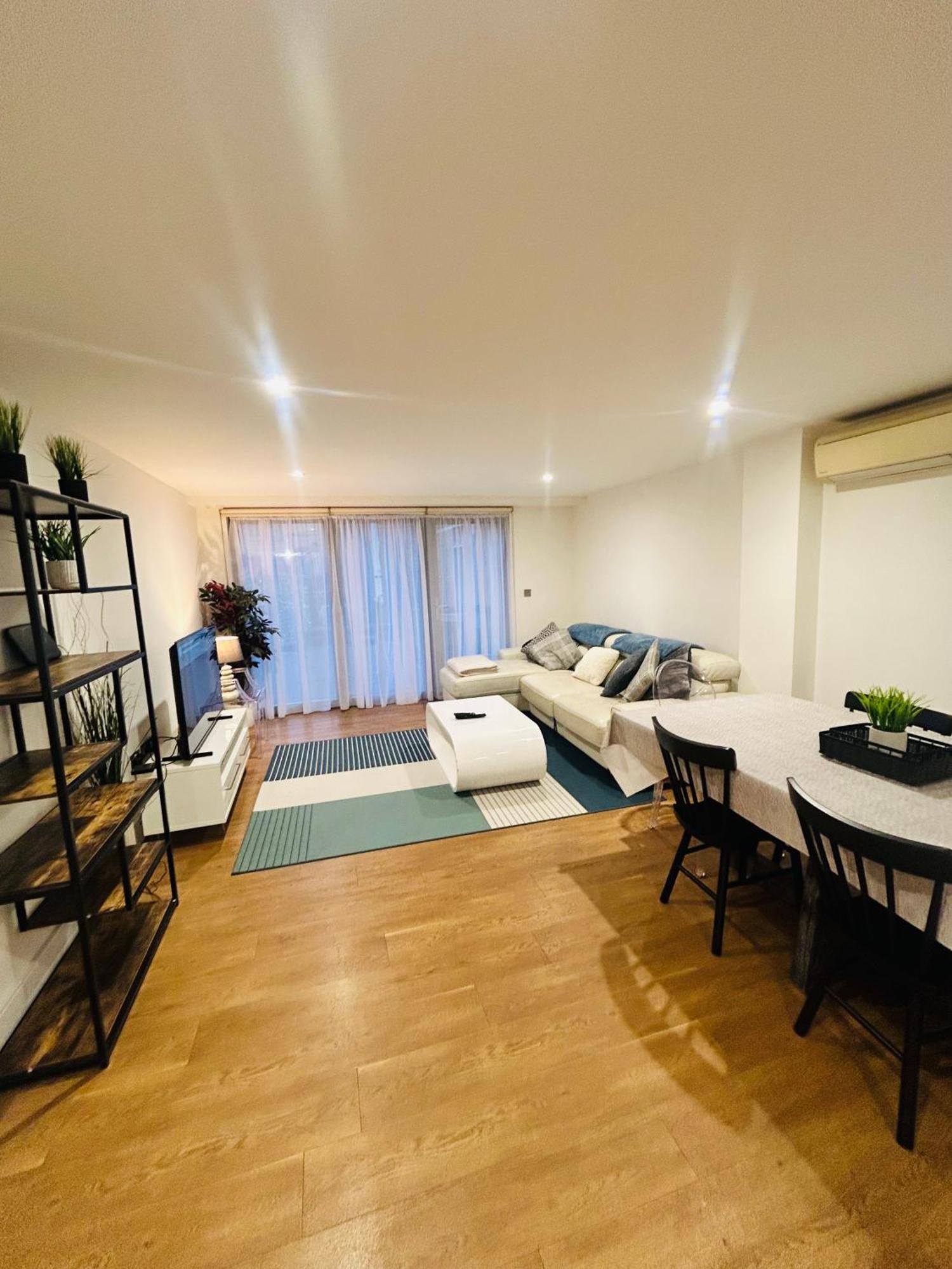 Modern 2 Bed 2 Bath Apartment With Outdoor Space Hyde Park Londen Buitenkant foto